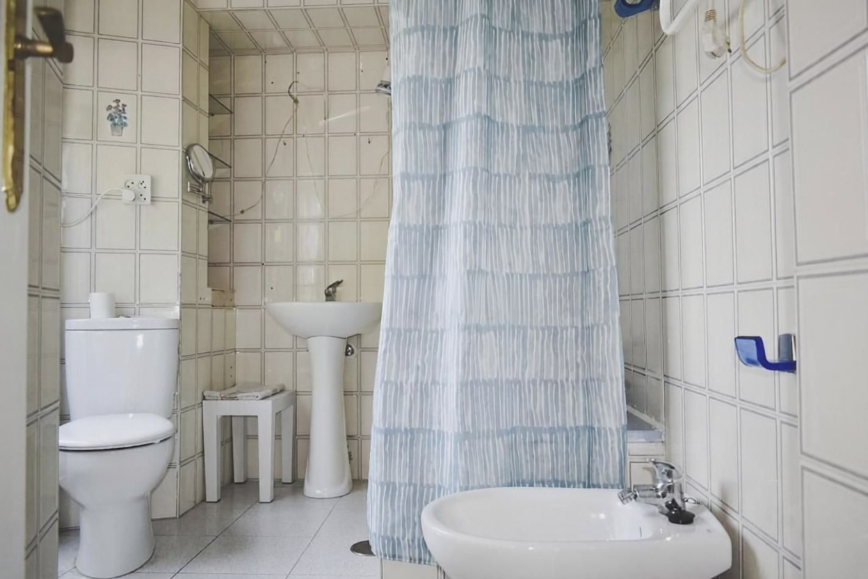 Beachfront flat in Cádiz — Bathroom