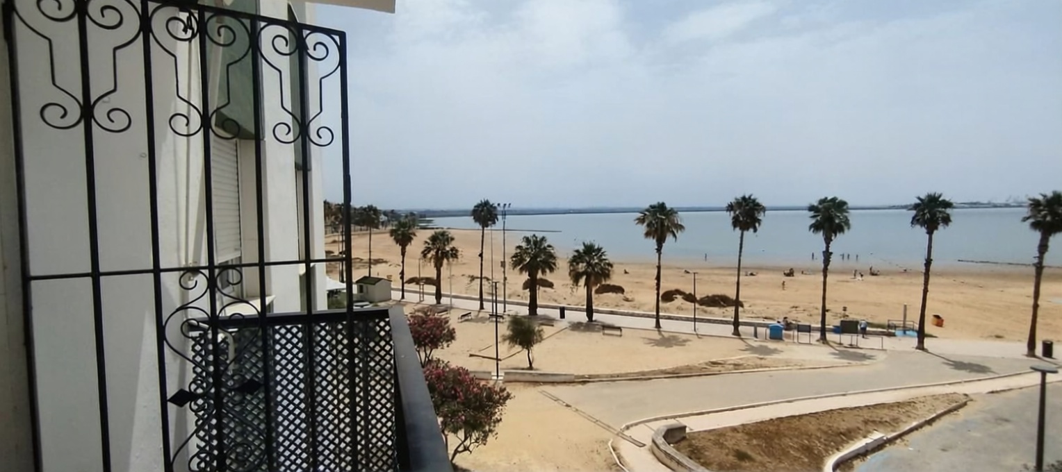 Beachfront flat in Puerto Real — Sea terrace