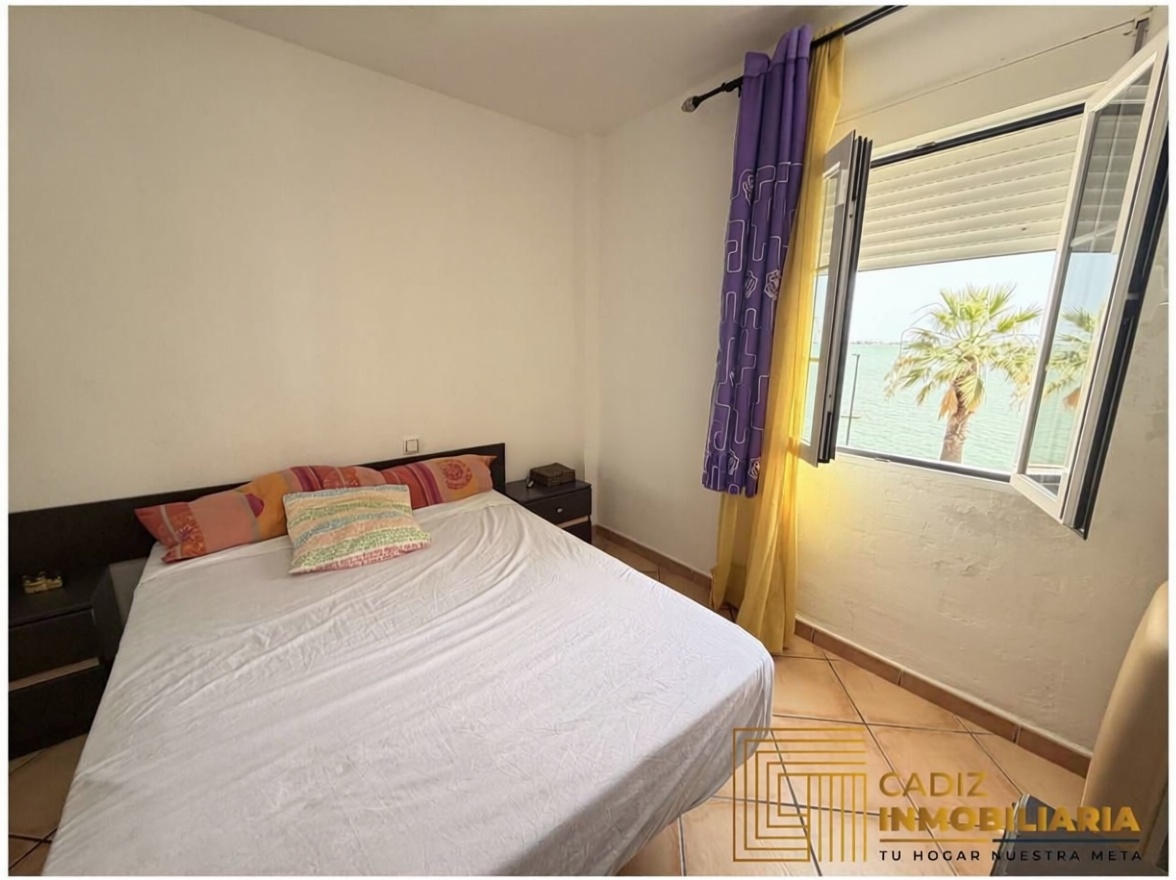 Beachfront flat in Puerto Real — Bedroom