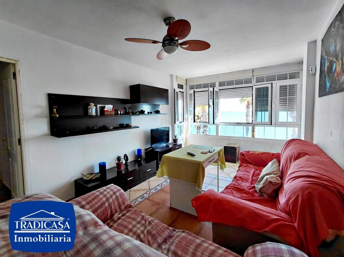 Beachfront flat in Puerto Real — Living room