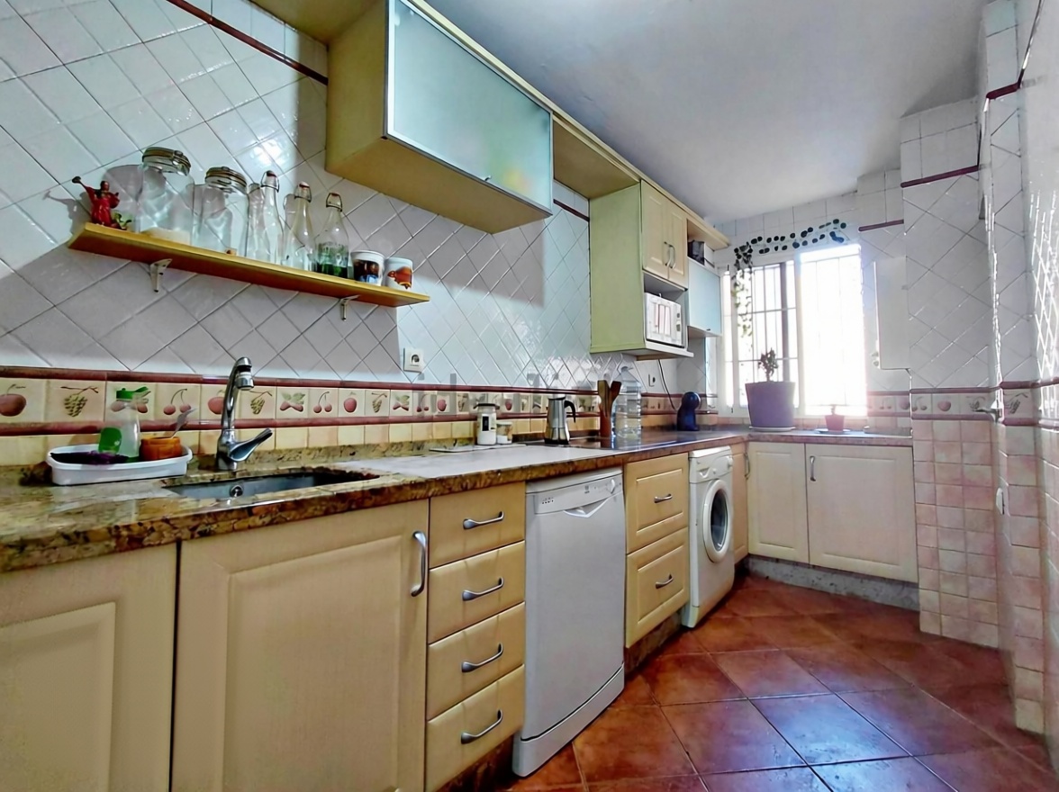 Beachfront flat in Puerto Real — Kitchen