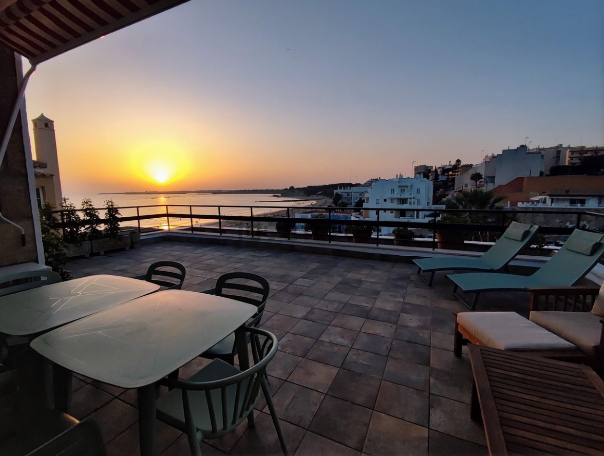 Chalet with direct beach access in El Puerto de Santa María — Sea terrace