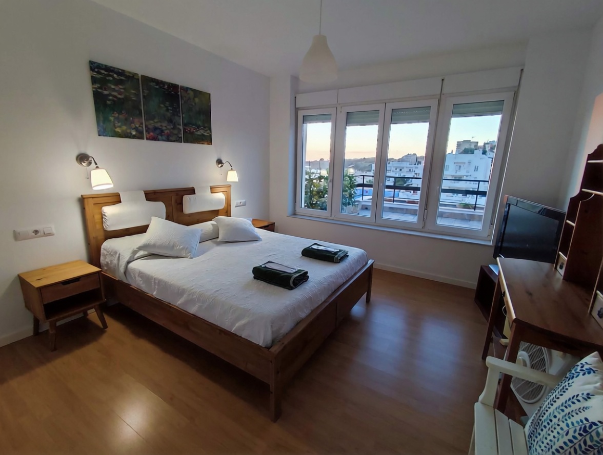 Chalet with direct beach access in El Puerto de Santa María — Bedroom
