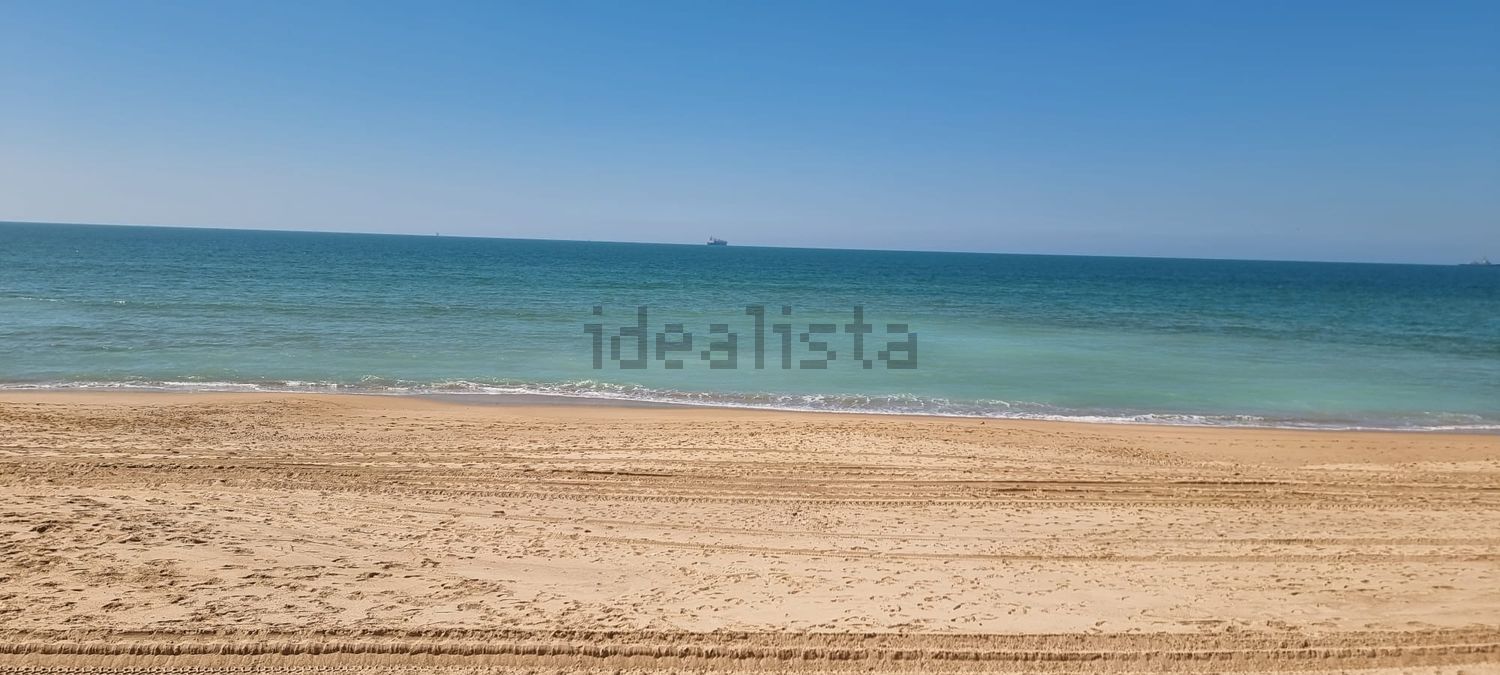 Beachfront flat in El Puerto de Santa María — Sea view