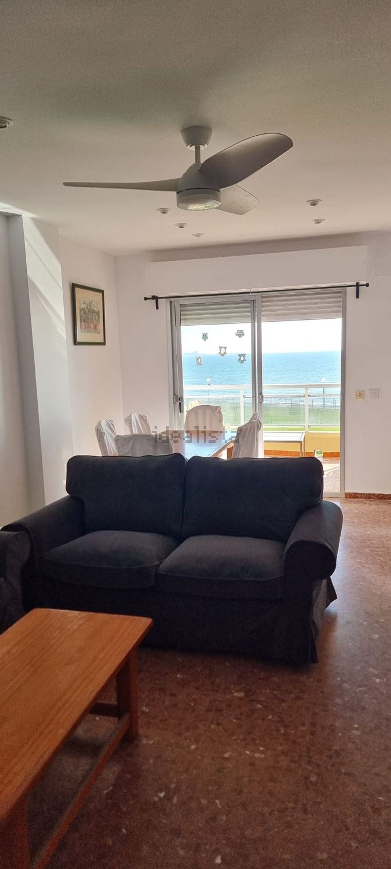 Beachfront flat in El Puerto de Santa María — Living room