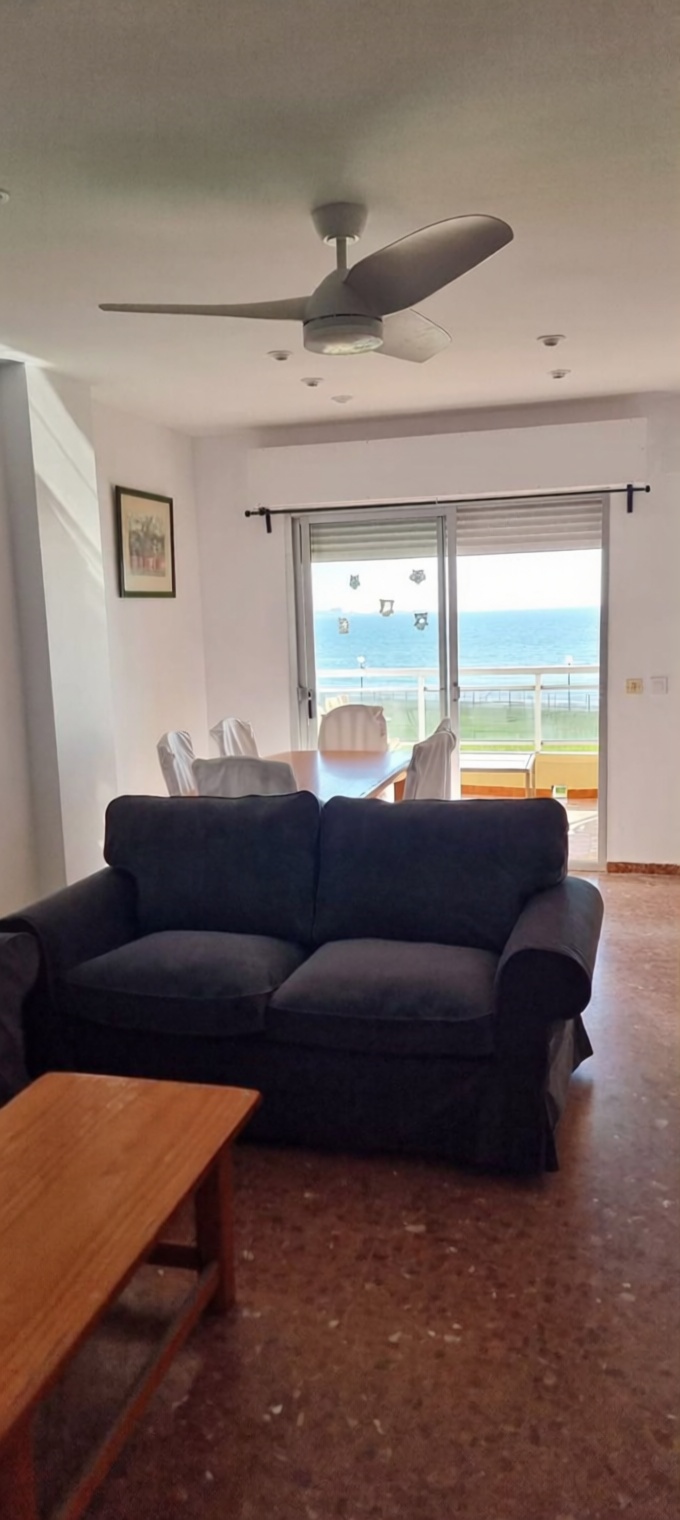 Beachfront flat in El Puerto de Santa María — Living room