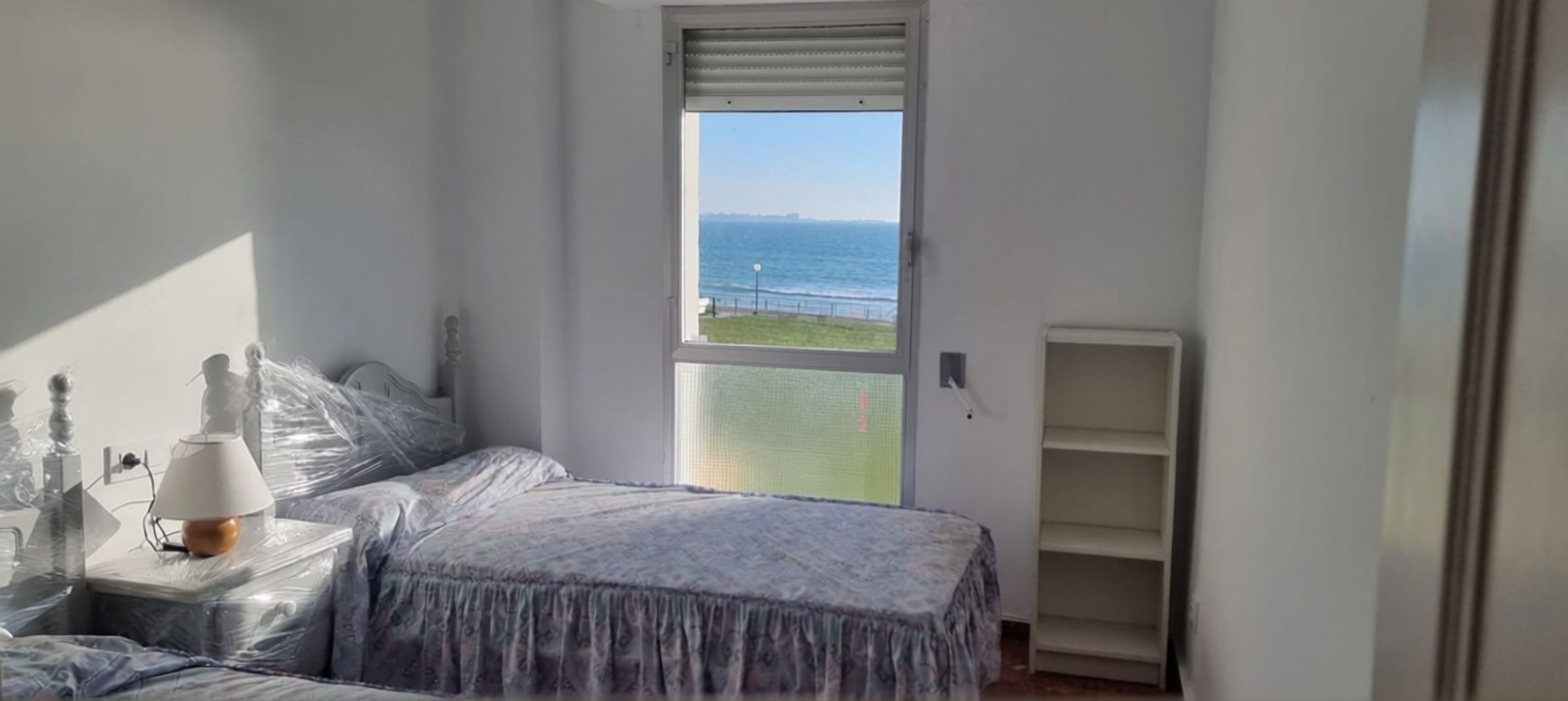 Beachfront flat in El Puerto de Santa María — Bedroom