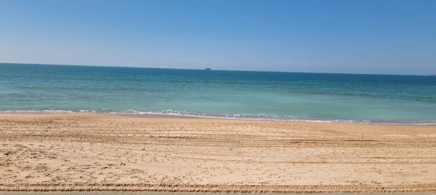 Beachfront flat in El Puerto de Santa María — Sea view