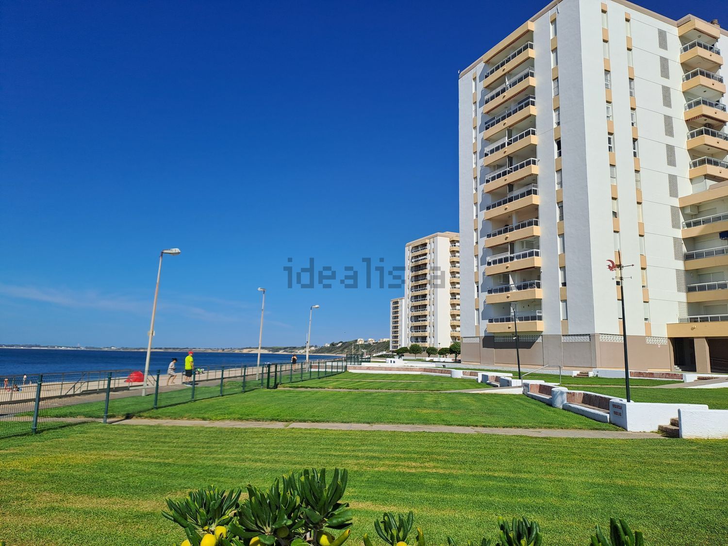 Beachfront flat in El Puerto de Santa María — Sea view