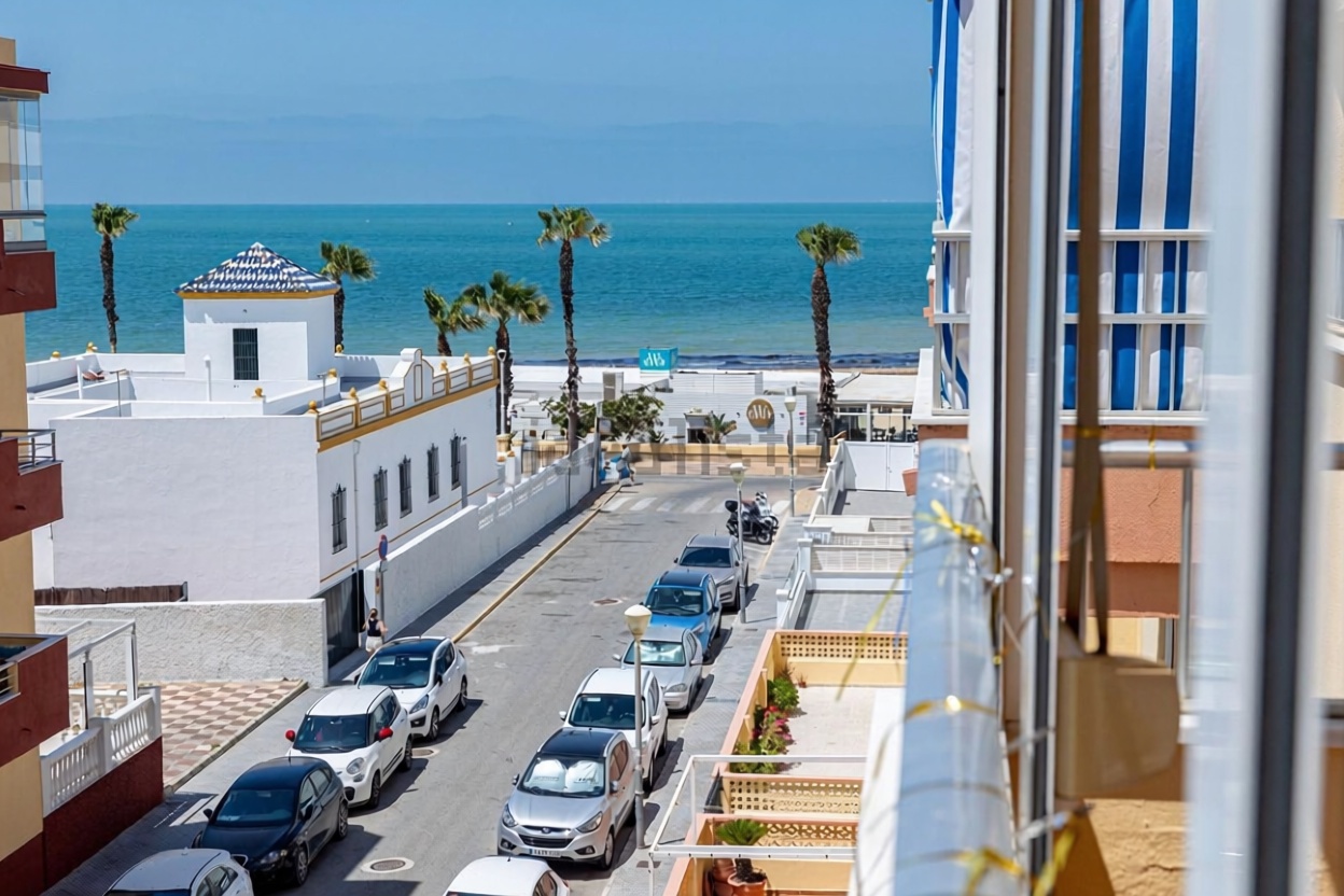 Piso en primera línea de playa en Chipiona — Vista mar