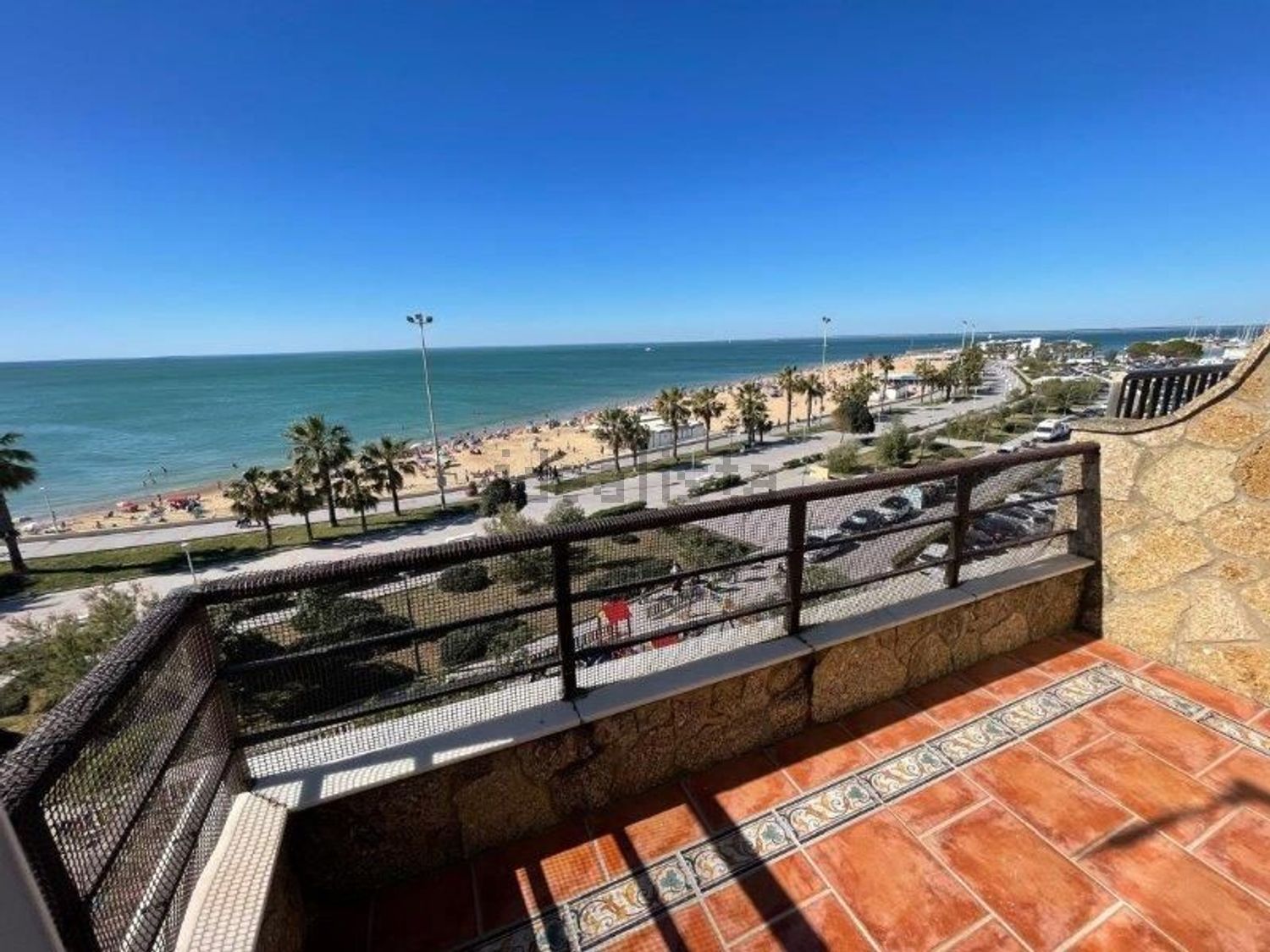 Ático en primera línea de mar en Chipiona