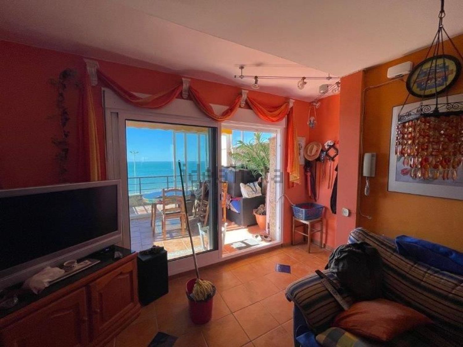 Ático en primera línea de mar en Chipiona — Salón