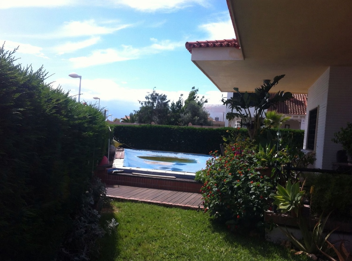 Chalet mit direkter Strandzugang in Cartaya — Pool