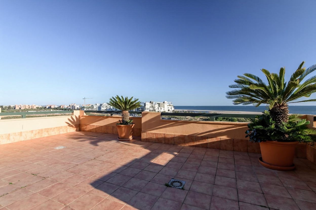 Appartement en attique en première ligne de mer à Ayamonte