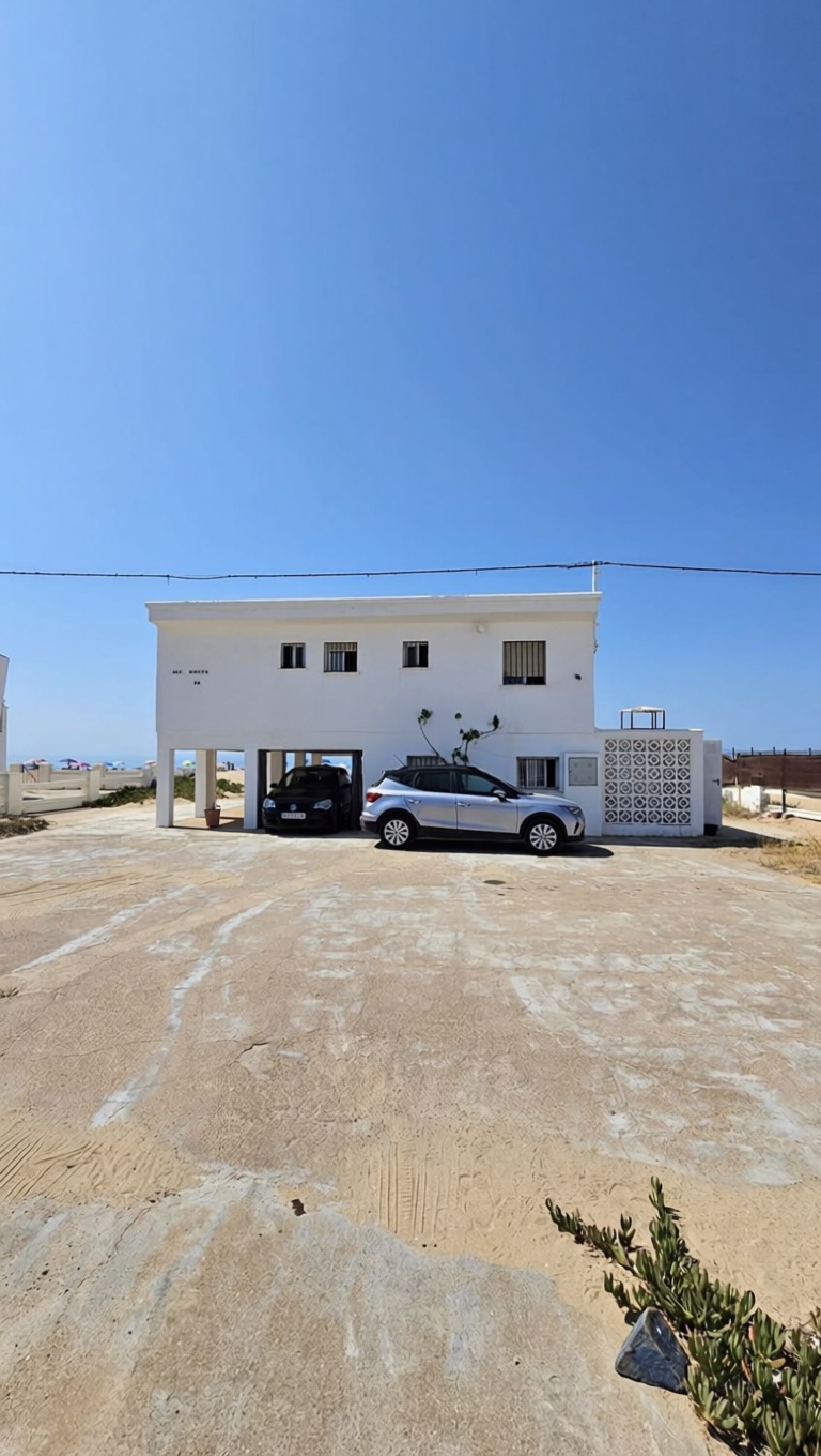 Chalet com acesso direto à praia em Islantilla — Fachada
