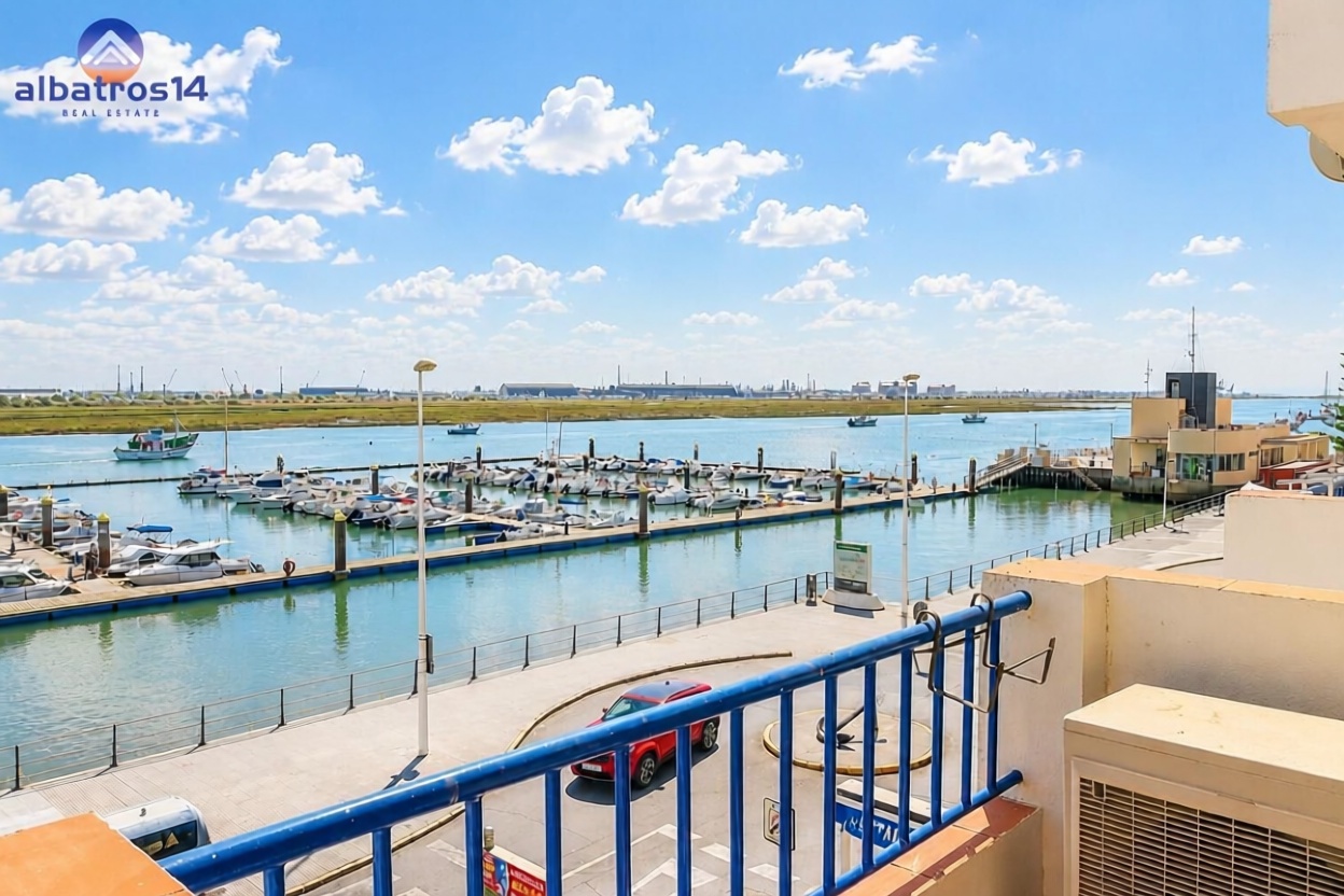 Beachfront flat in Punta Umbría — Sea view