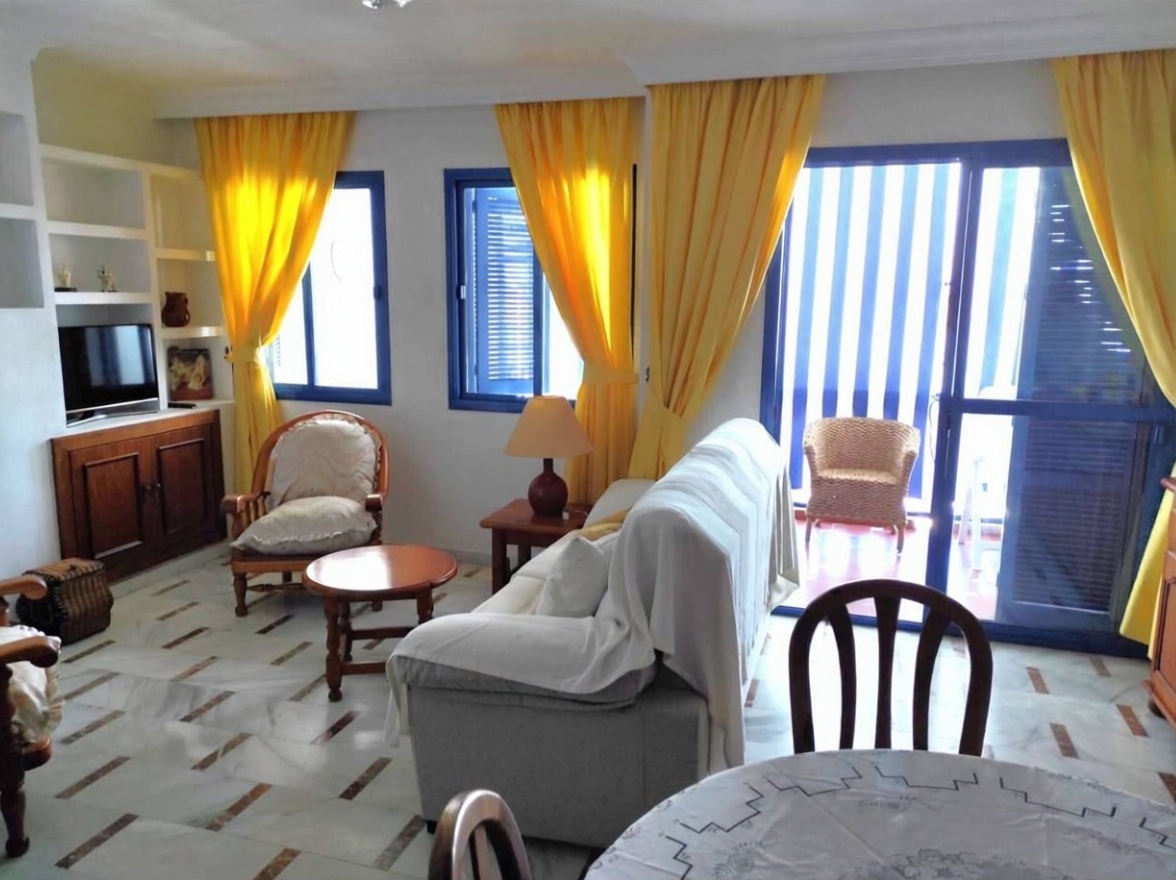 Beachfront flat in Punta Umbría — Living room