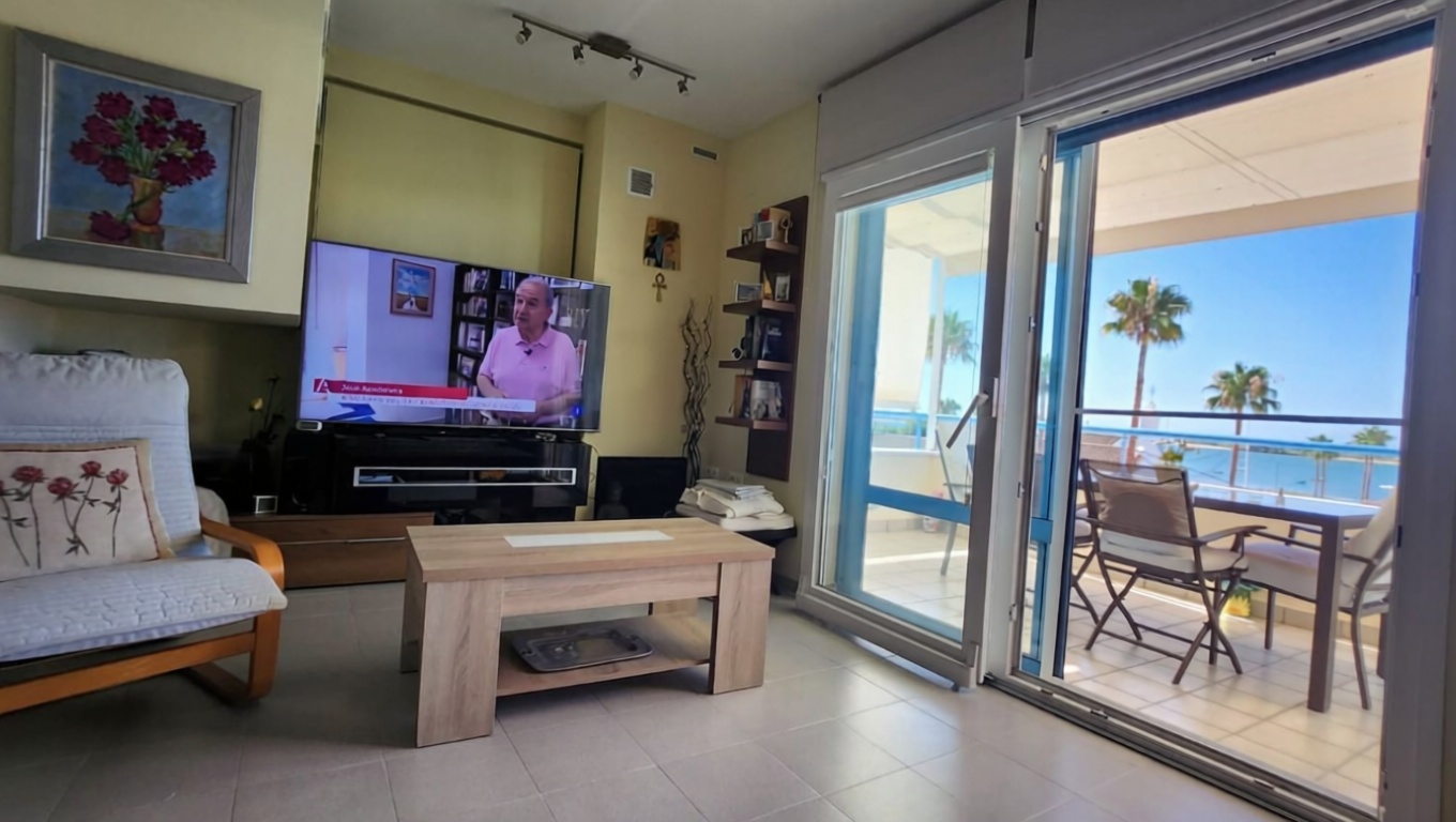 Beachfront duplex in Cartaya — Living room
