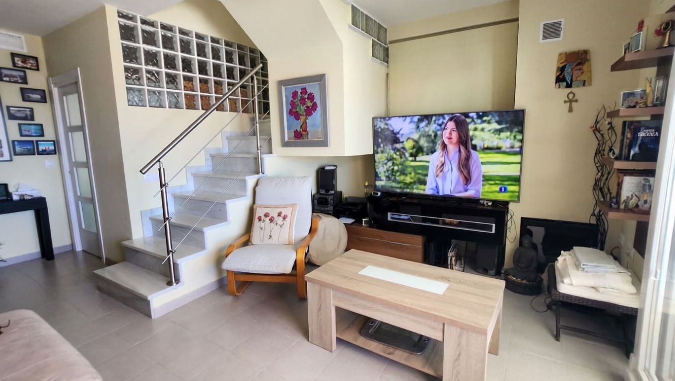 Beachfront duplex in Cartaya — Living room