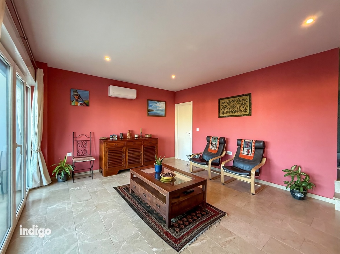 Chalet with direct beach access in Ayamonte — Living room