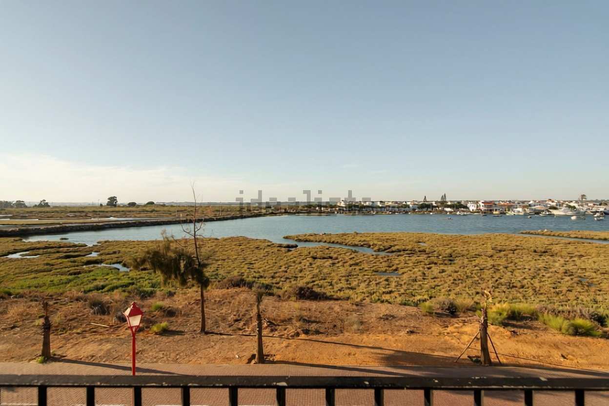 Beachfront flat in Ayamonte — Sea view
