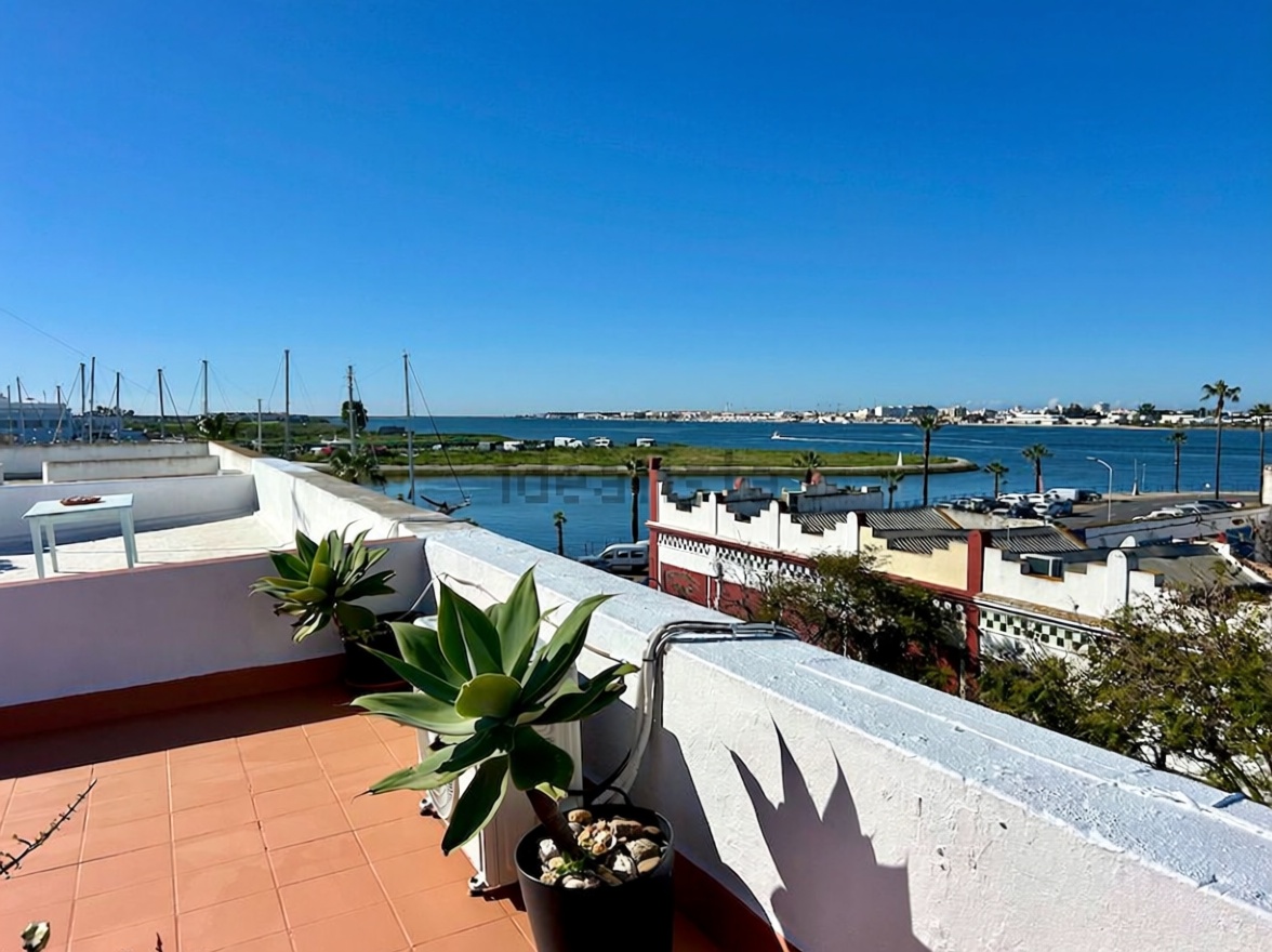 Seafront attic in Ayamonte