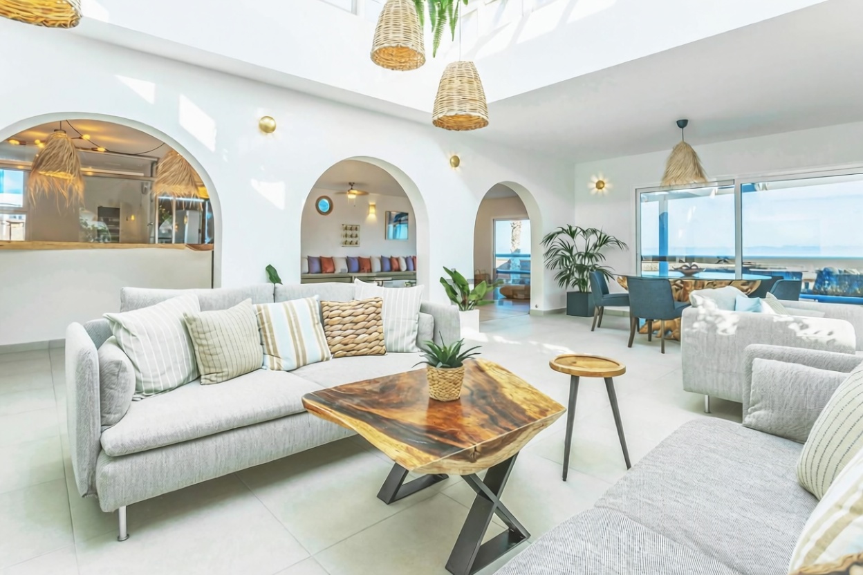 Chalet with direct beach access in Lanzarote — Living room
