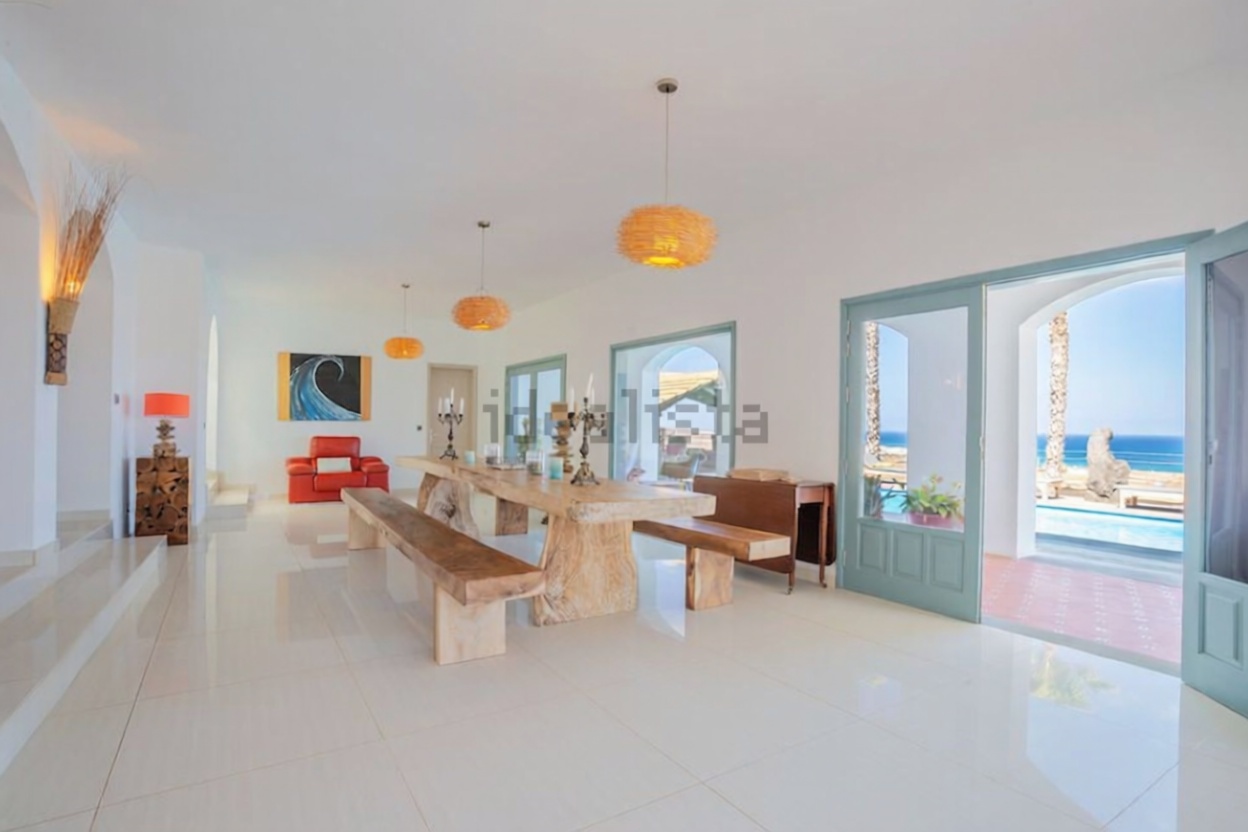 Chalet with direct beach access in Lanzarote — Dining room
