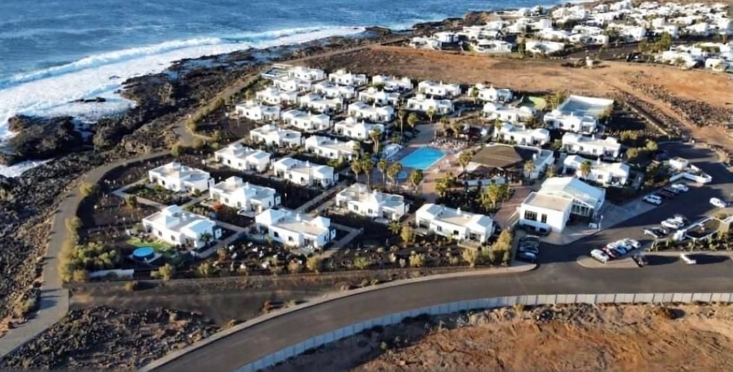 Chalet mit direkter Strandzugang in Yaiza — Luftbild