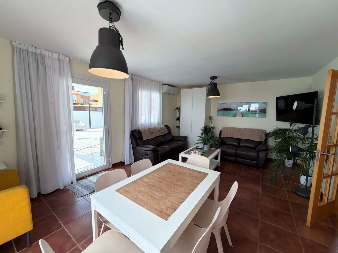 Chalet mit direkter Strandzugang in La Oliva — Wohnzimmer
