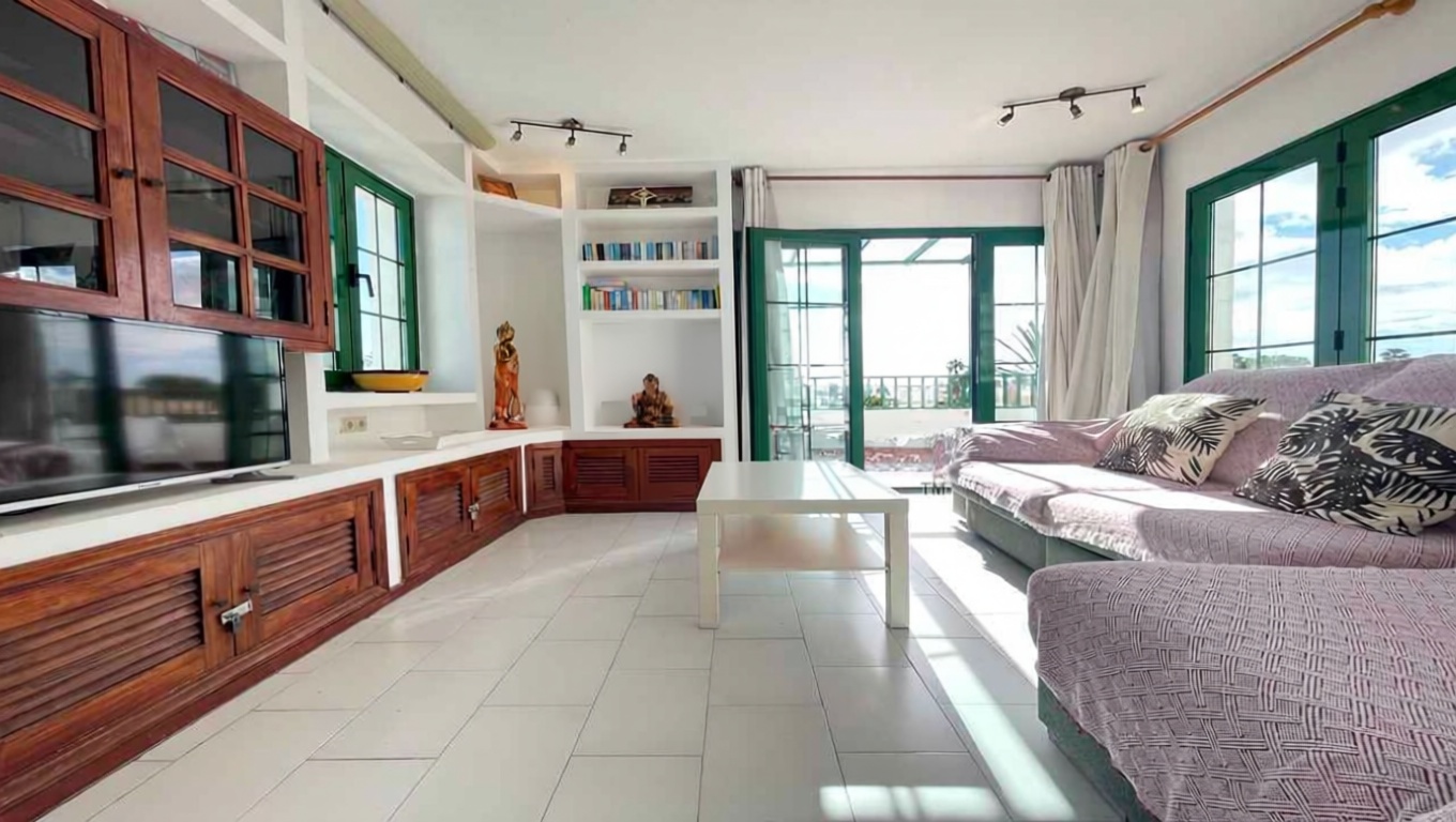Wohnung in erste Strandlinie in La Oliva — Wohnzimmer