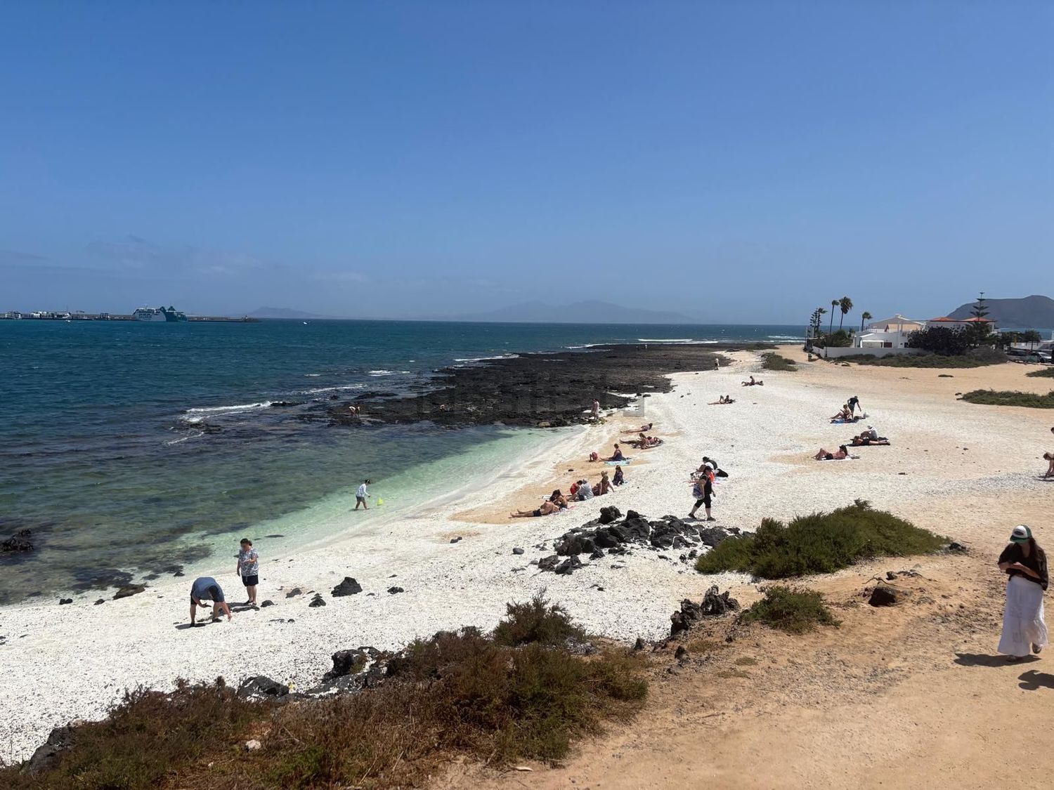 Flat for sale frontline beach in La Oliva