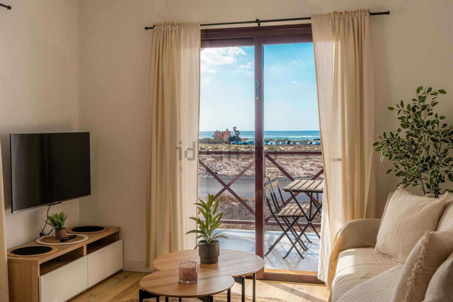 Flat for sale frontline beach in La Oliva