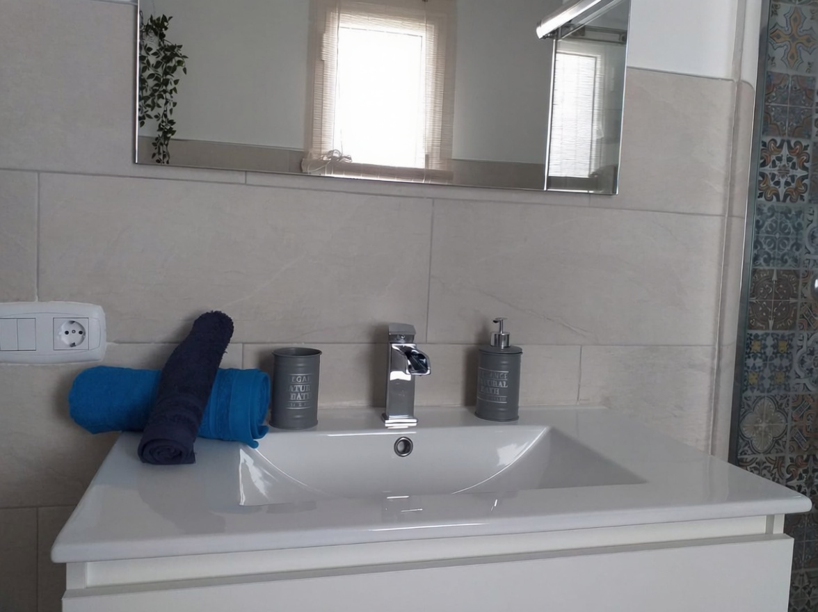 Beachfront flat in La Oliva — Bathroom