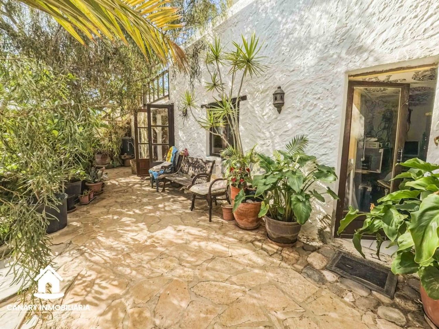 Country house for sale with direct beach access in Pájara