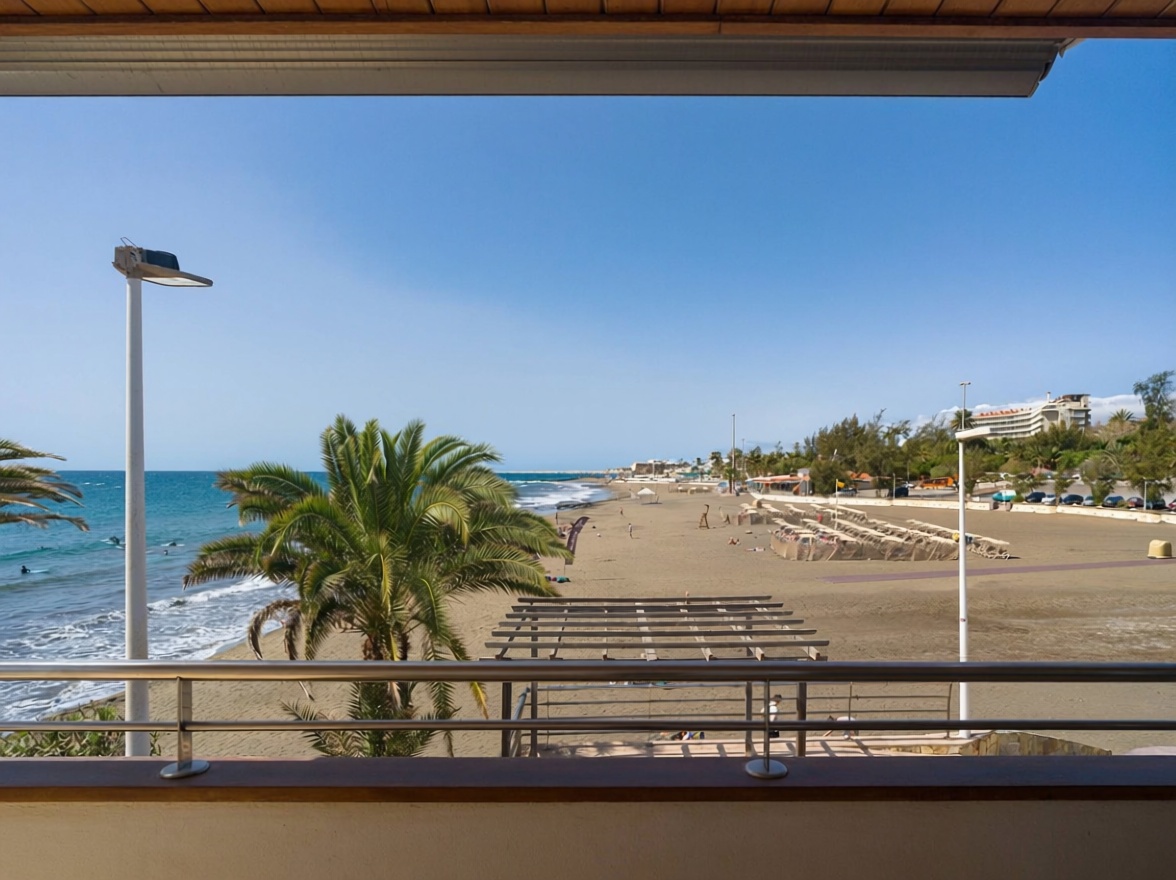 Chalet with direct beach access in San Bartolomé de Tirajana — Sea view