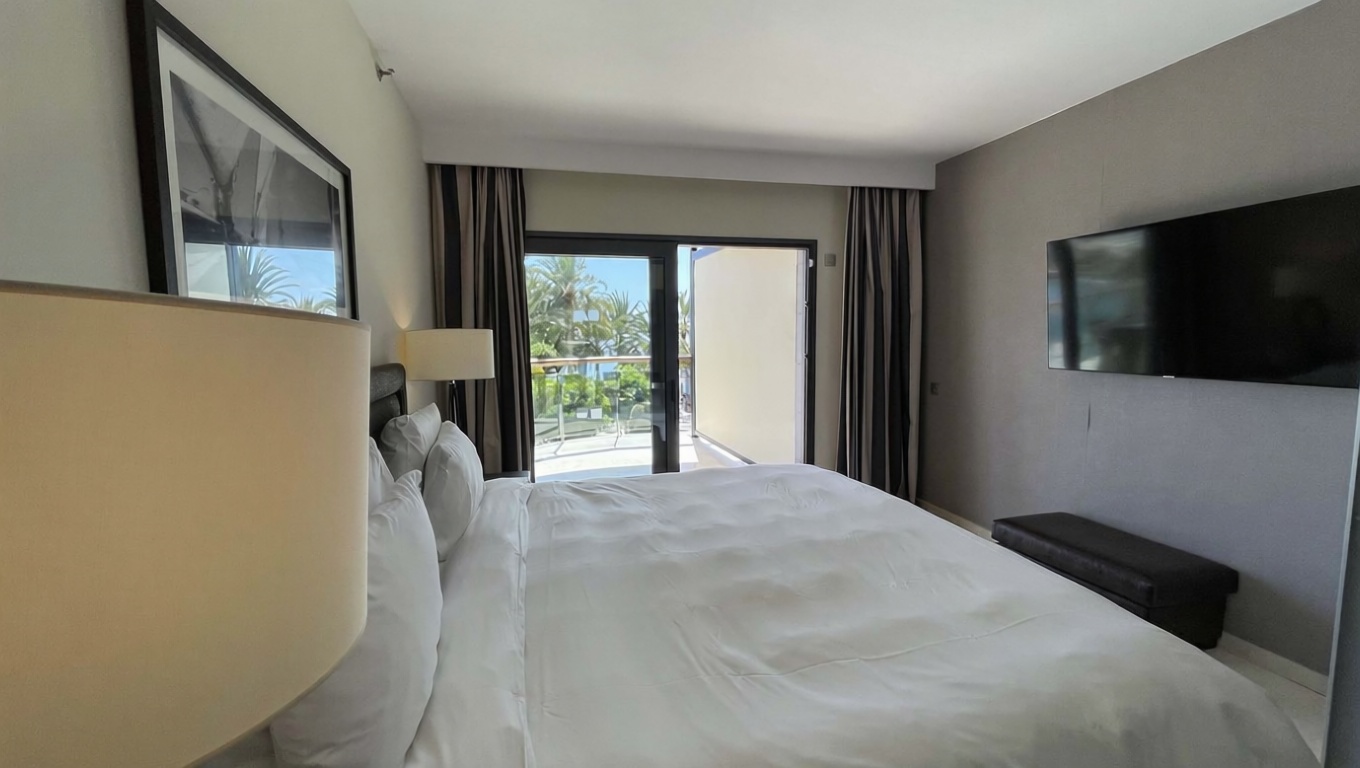 Beachfront flat in Mogán — Bedroom