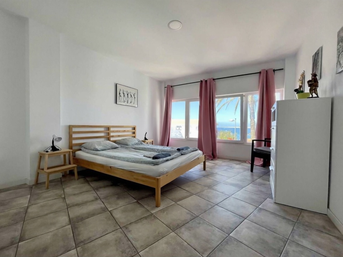 Beachfront flat in San Bartolomé de Tirajana — Bedroom