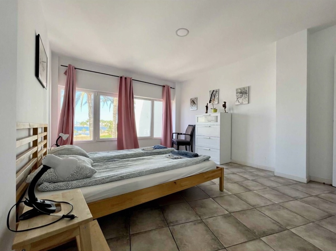 Beachfront flat in San Bartolomé de Tirajana — Bedroom
