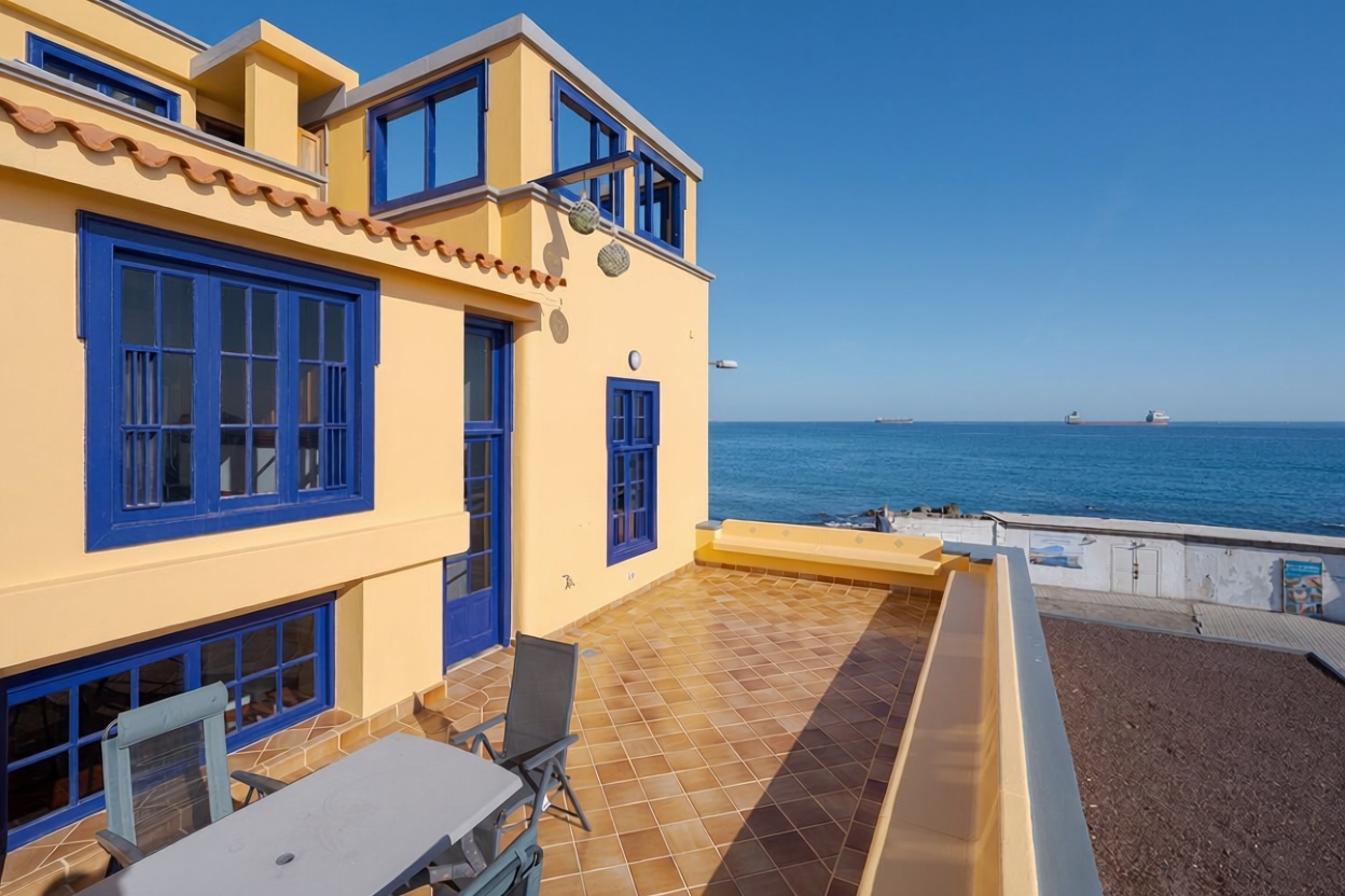 Chalet with direct beach access in Las Palmas de Gran Canaria