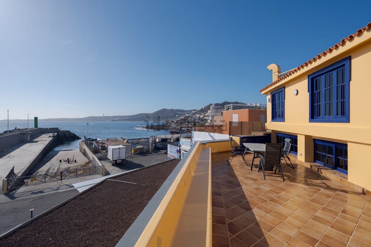 Chalet with direct beach access in Las Palmas de Gran Canaria — Sea terrace