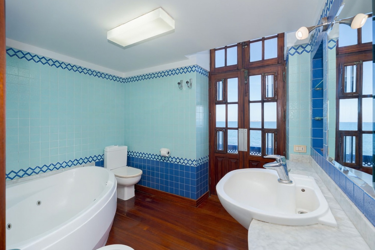 Chalet with direct beach access in Las Palmas de Gran Canaria — Bathroom