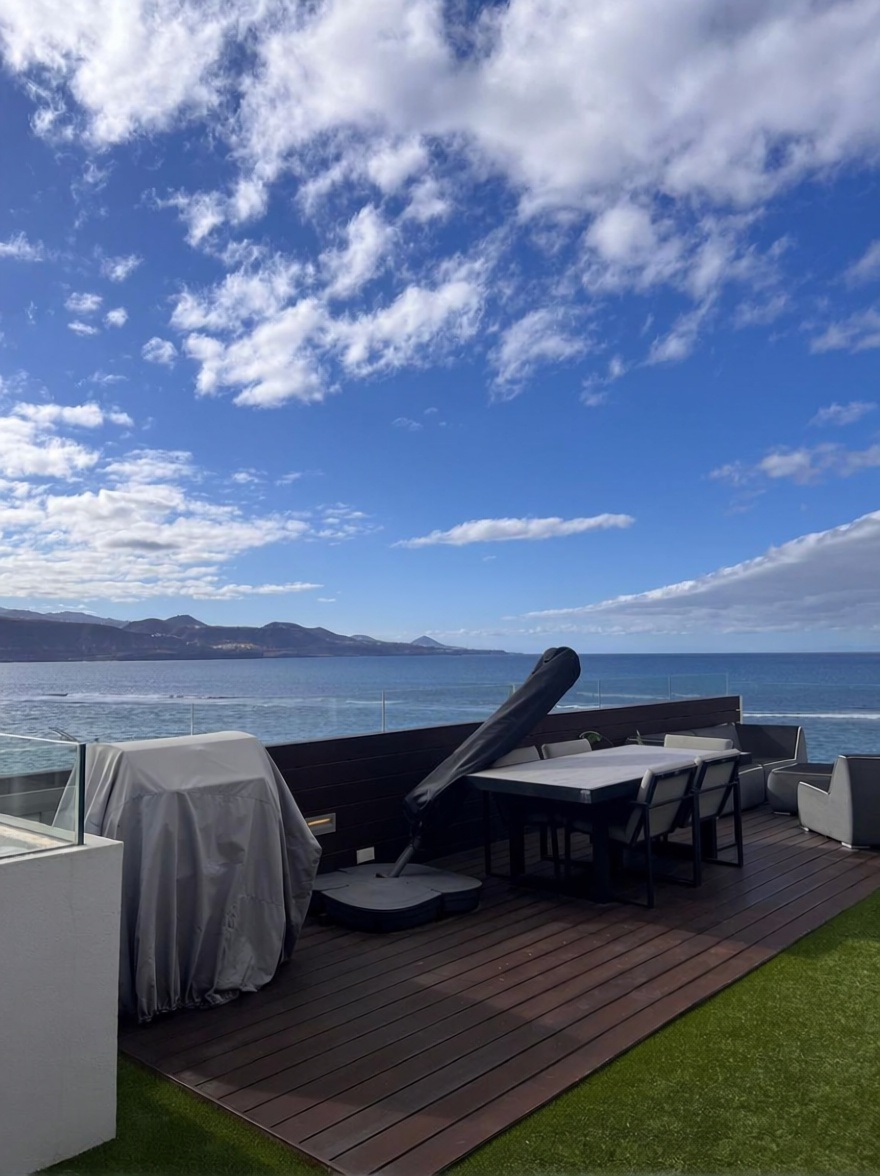 Seafront attic in Las Palmas de Gran Canaria