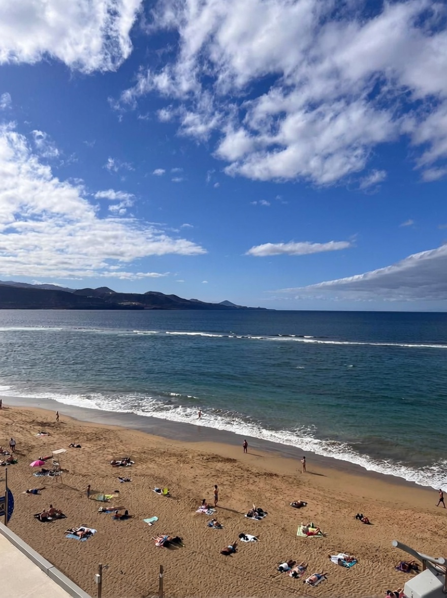 Seafront attic in Las Palmas de Gran Canaria — Sea view