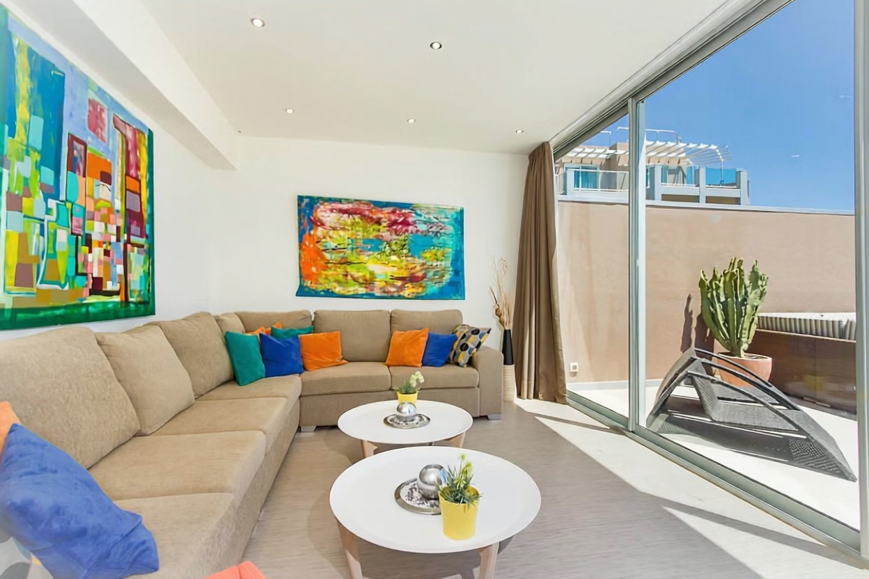 Beachfront flat in Mogán — Living room