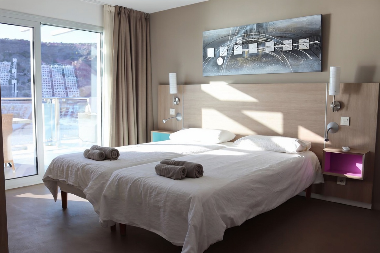 Beachfront flat in Mogán — Bedroom