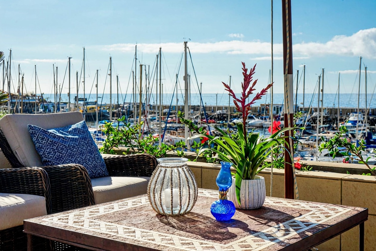Beachfront flat in Mogán