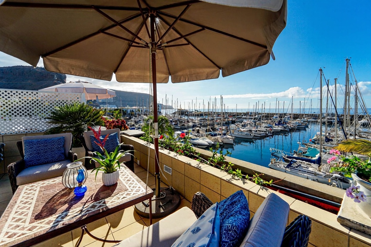 Beachfront flat in Mogán — Sea terrace