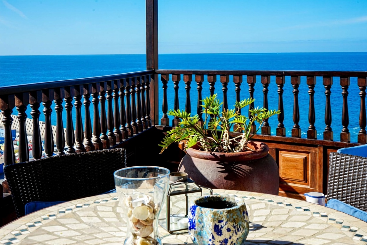 Seafront attic in Mogán