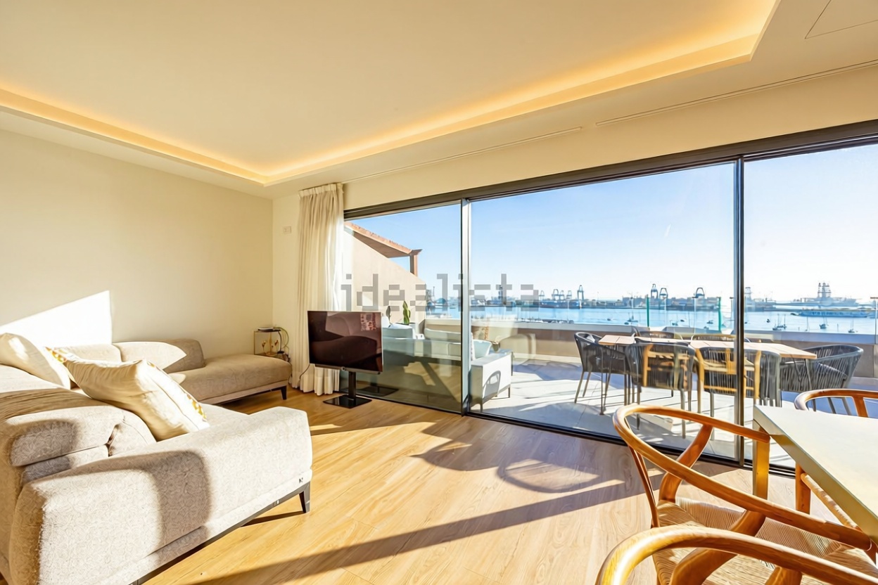 Appartement en attique en première ligne de mer à Las Palmas de Gran Canaria — Séjour